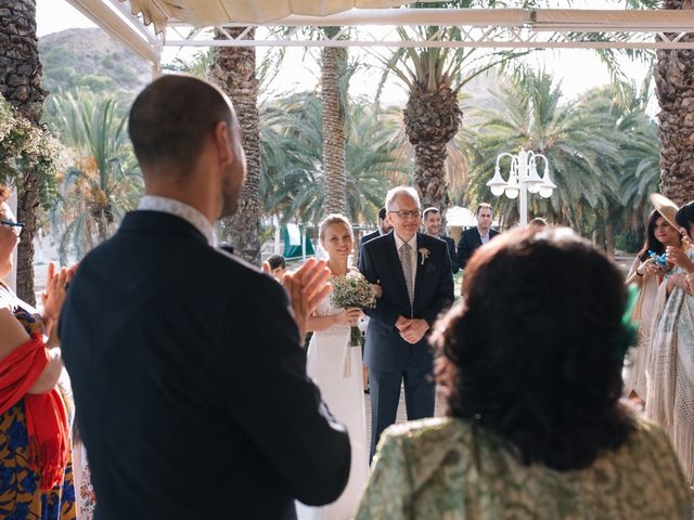 La boda de Miguel y Sine en La/villajoyosa Vila Joiosa, Alicante 24