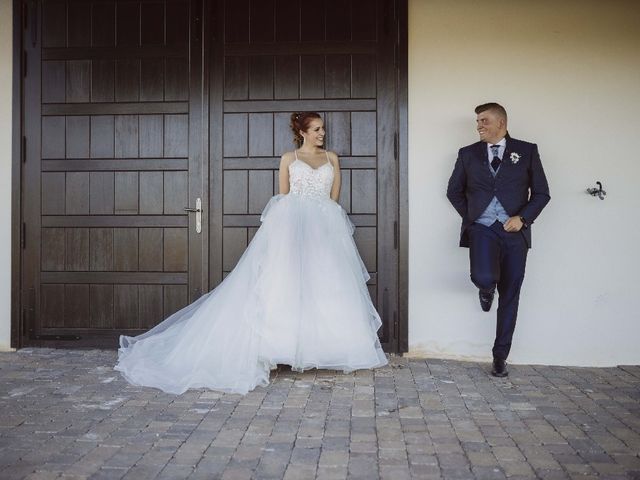 La boda de Cristian  y Merce en León, León 16