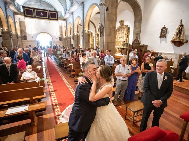 La boda de Israel y Esther en Carrizo De La Ribera, León 21