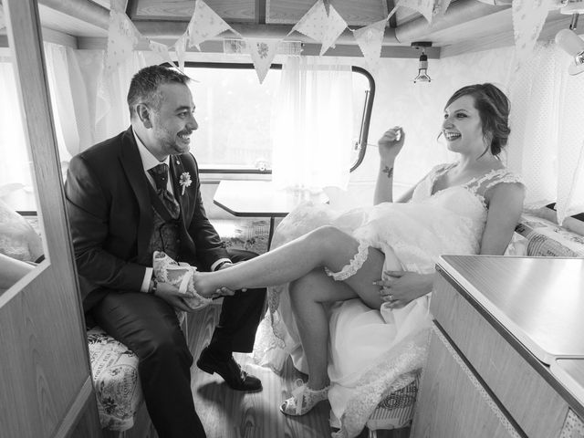 La boda de Israel y Esther en Carrizo De La Ribera, León 41
