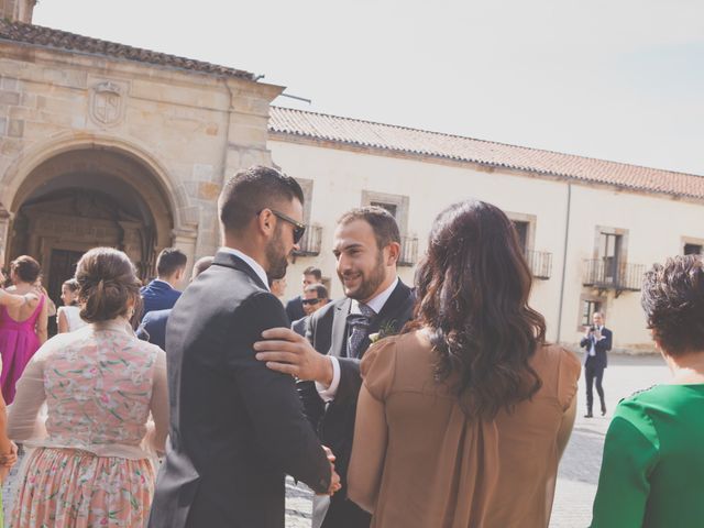 La boda de Cristian y Lucía en Ribadesella, Asturias 11