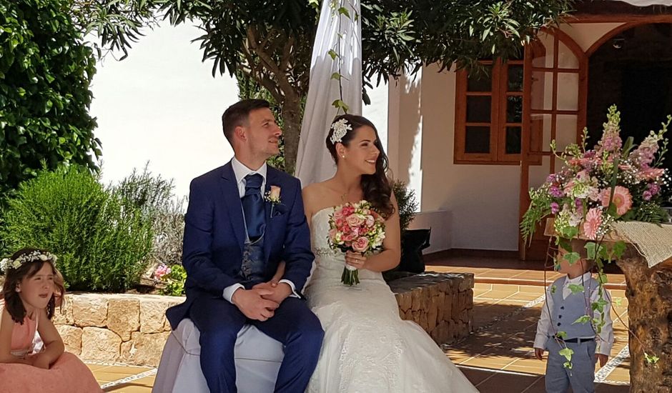 La boda de Javier  y M.Carmen  en Santa Gertrudis De Fruitera, Islas Baleares