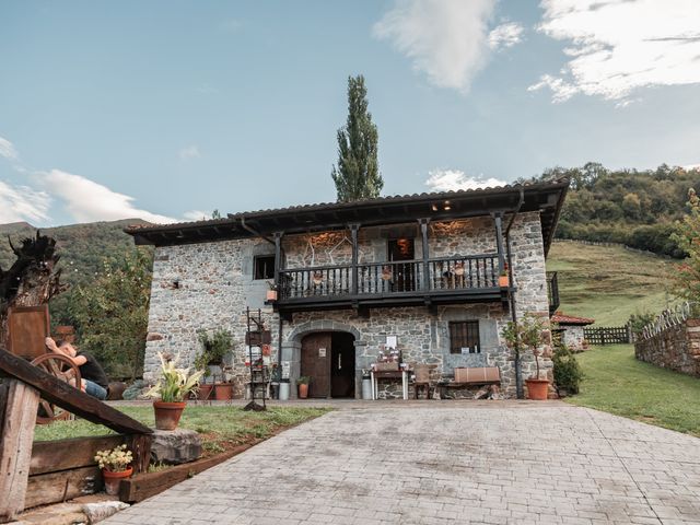 La boda de Andrés y Asha en Serrapio, Asturias 3
