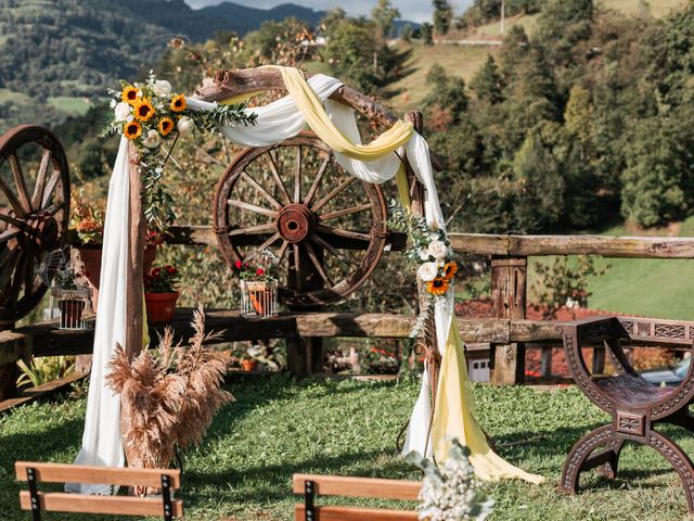 La boda de Andrés y Asha en Serrapio, Asturias 6