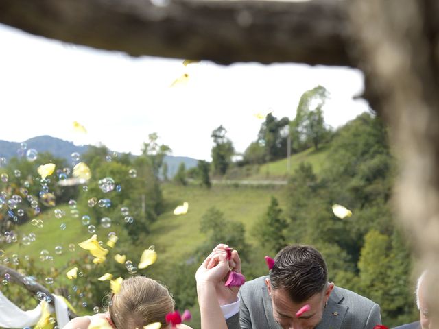 La boda de Andrés y Asha en Serrapio, Asturias 1