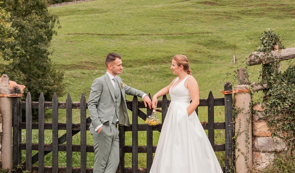 La boda de Andrés y Asha en Serrapio, Asturias