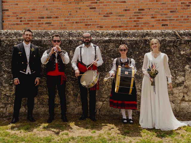 La boda de Rober y Itziar en Torrecaballeros, Segovia 4