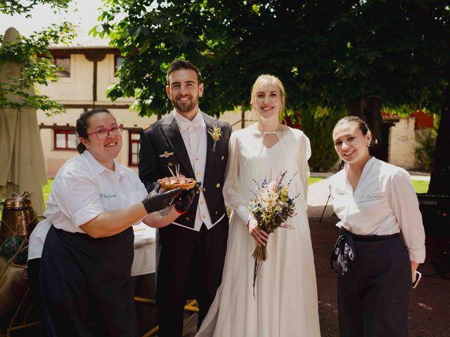 La boda de Rober y Itziar en Torrecaballeros, Segovia 11