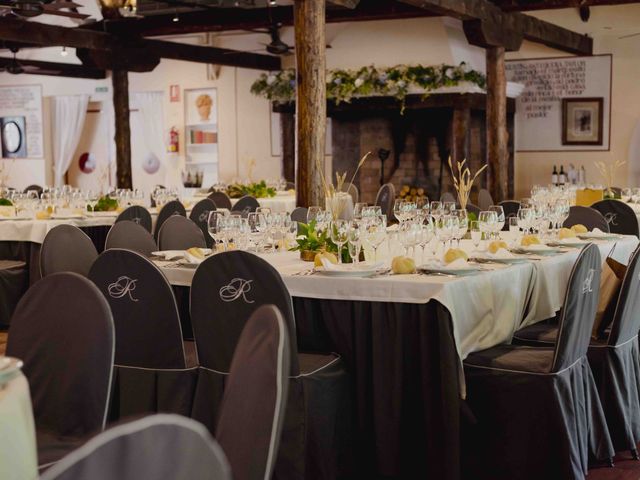 La boda de Rober y Itziar en Torrecaballeros, Segovia 22