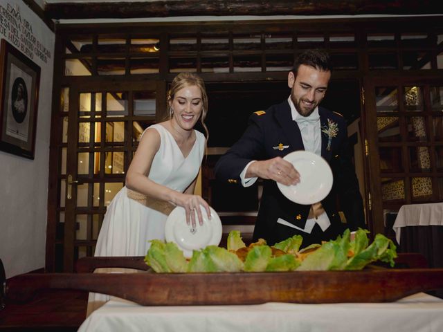 La boda de Rober y Itziar en Torrecaballeros, Segovia 33