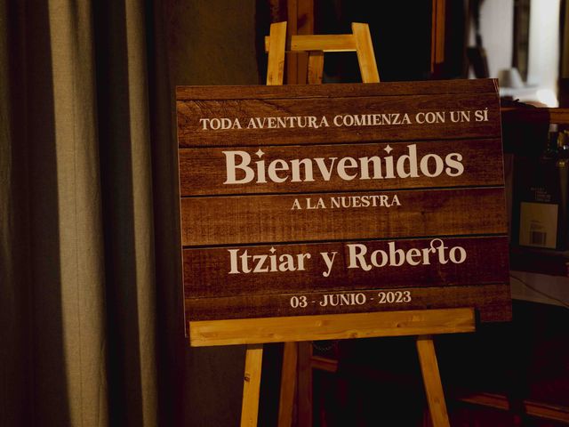 La boda de Rober y Itziar en Torrecaballeros, Segovia 38