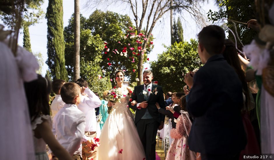 La boda de Manuel y Fátima en Espartinas, Sevilla