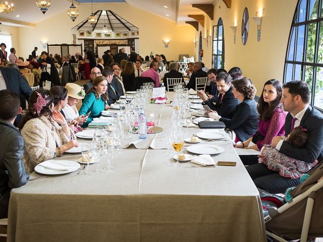 La boda de Teo y Raquel en Fuentes De Andalucia, Sevilla 23