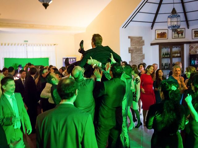 La boda de Teo y Raquel en Fuentes De Andalucia, Sevilla 33