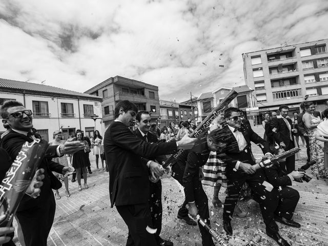 La boda de Rodrigo y Montse en Azadinos, León 23