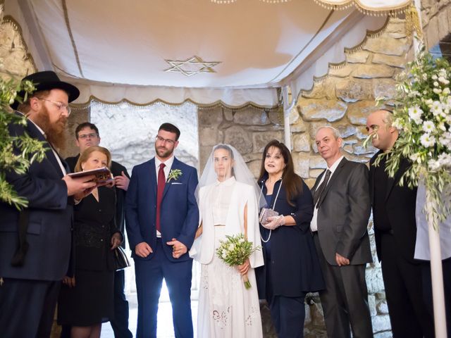 La boda de Tal y Ben en La Bisbal d&apos;Empordà, Girona 25