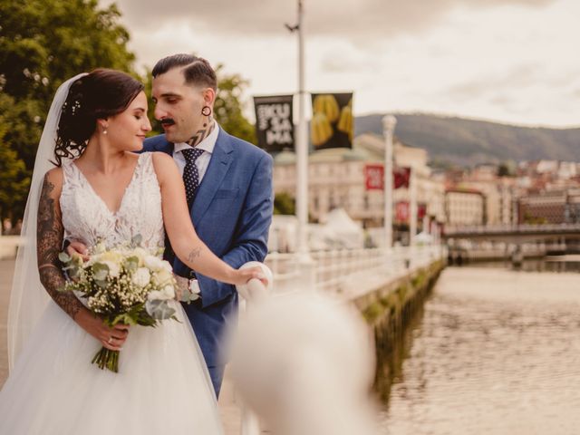La boda de Pablo y Lorea en Bilbao, Vizcaya 17