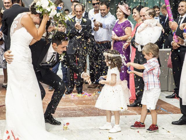 La boda de Elena y Roberto en Mogro, Cantabria 15