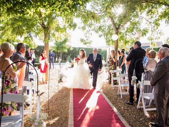 La boda de Santiago y Cristina en Pozuelo De Calatrava, Ciudad Real 22