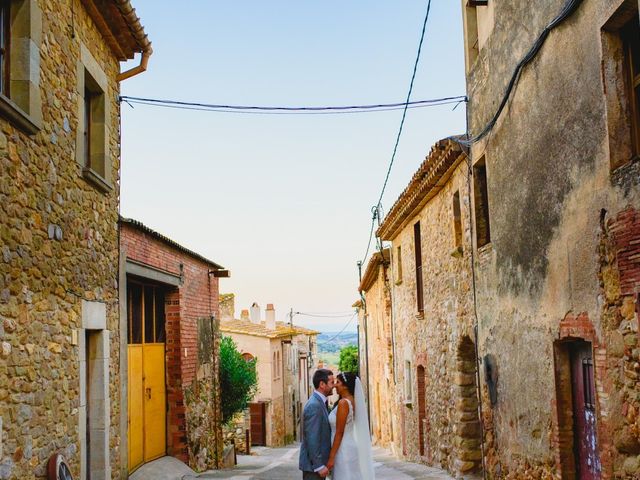 La boda de Fintan y Sarika en La Bisbal d&apos;Empordà, Girona 26