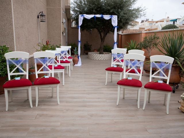 La boda de Vanessa y Robin en La Zenia, Alicante 10