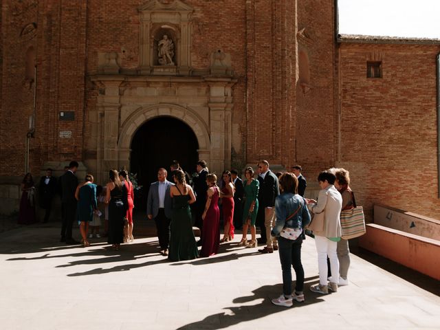 La boda de Hector y Esther en Villamayor De Monjardin, Navarra 18