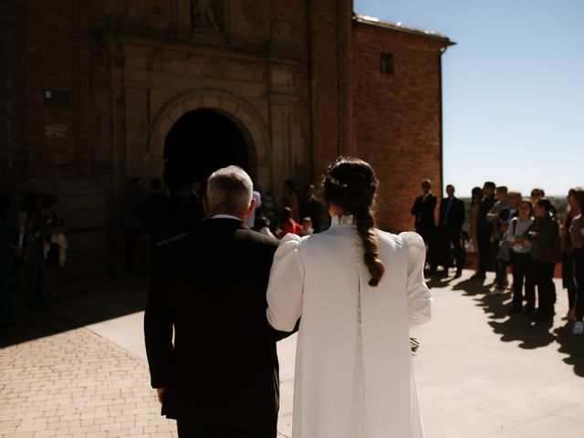 La boda de Hector y Esther en Villamayor De Monjardin, Navarra 22