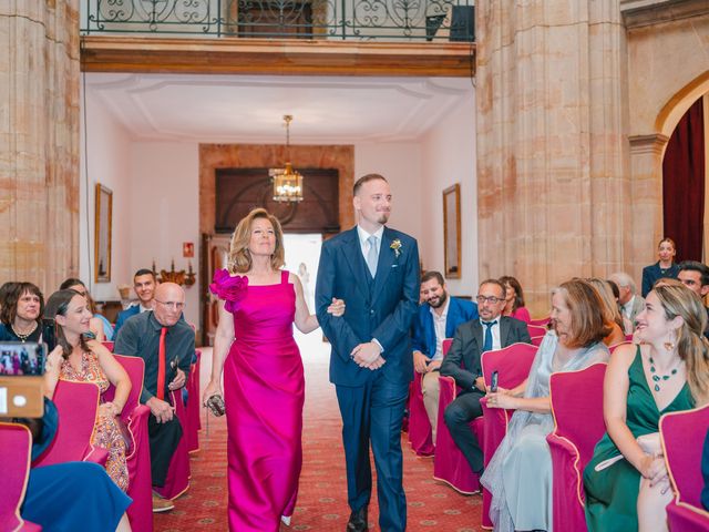 La boda de Juan Carlos y Eva en Oviedo, Asturias 22