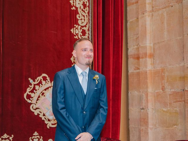 La boda de Juan Carlos y Eva en Oviedo, Asturias 23