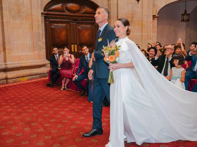 La boda de Juan Carlos y Eva en Oviedo, Asturias 24