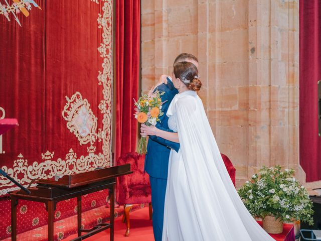 La boda de Juan Carlos y Eva en Oviedo, Asturias 26