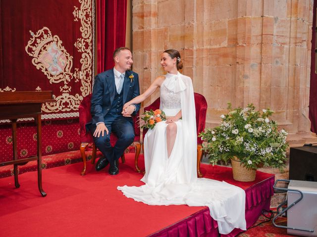 La boda de Juan Carlos y Eva en Oviedo, Asturias 30