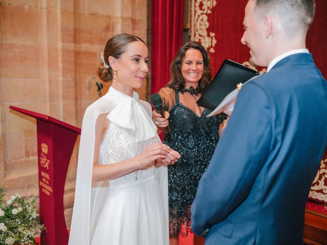 La boda de Juan Carlos y Eva en Oviedo, Asturias 36