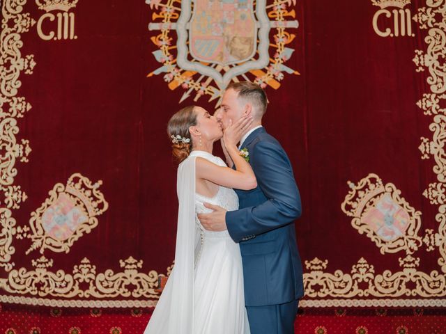 La boda de Juan Carlos y Eva en Oviedo, Asturias 1
