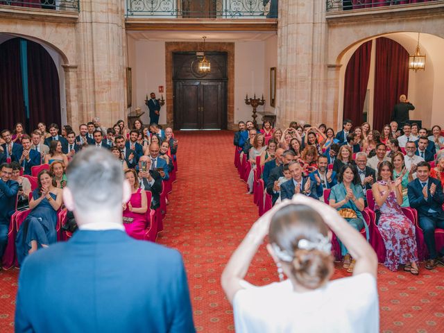 La boda de Juan Carlos y Eva en Oviedo, Asturias 42