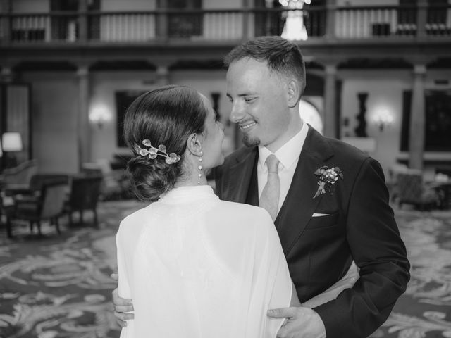 La boda de Juan Carlos y Eva en Oviedo, Asturias 57