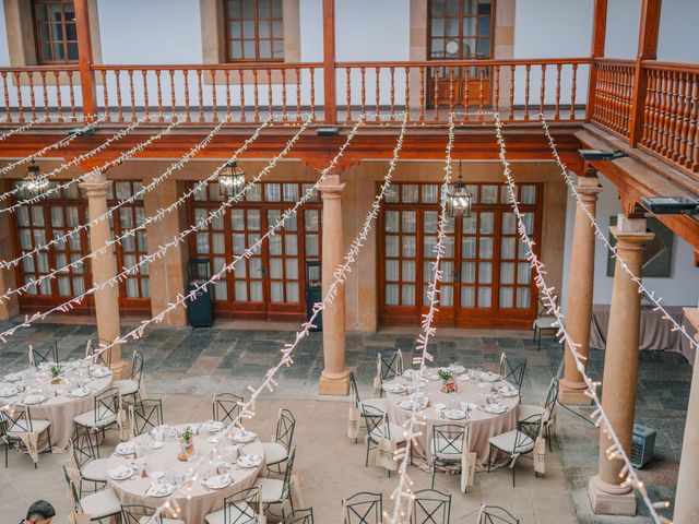 La boda de Juan Carlos y Eva en Oviedo, Asturias 90