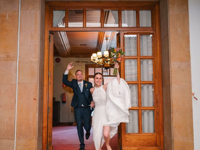 La boda de Juan Carlos y Eva en Oviedo, Asturias 95