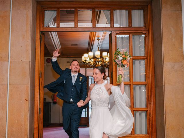 La boda de Juan Carlos y Eva en Oviedo, Asturias 96