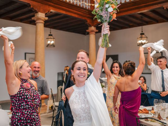 La boda de Juan Carlos y Eva en Oviedo, Asturias 97