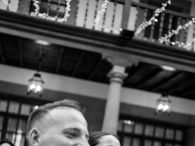 La boda de Juan Carlos y Eva en Oviedo, Asturias 113