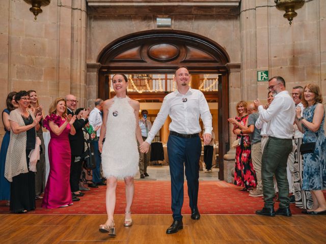 La boda de Juan Carlos y Eva en Oviedo, Asturias 128