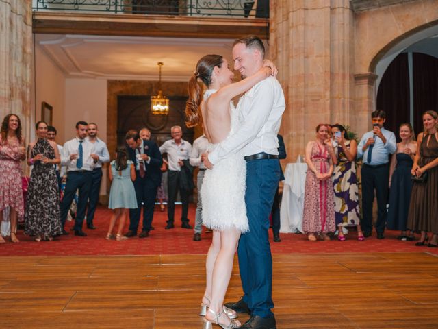 La boda de Juan Carlos y Eva en Oviedo, Asturias 129