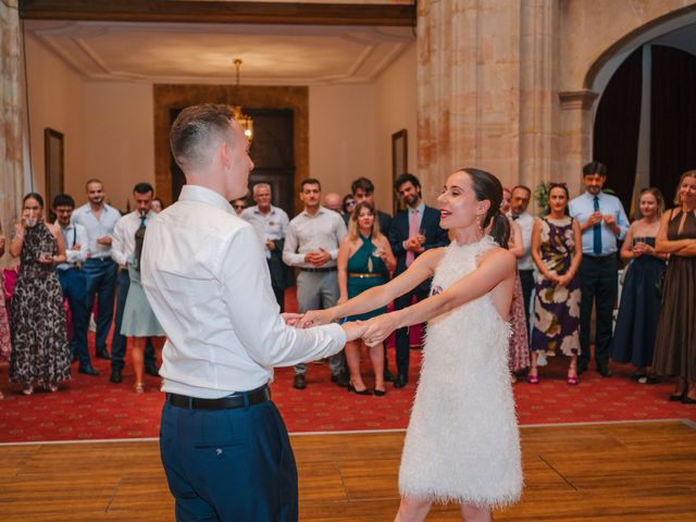 La boda de Juan Carlos y Eva en Oviedo, Asturias 131