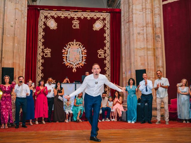 La boda de Juan Carlos y Eva en Oviedo, Asturias 135