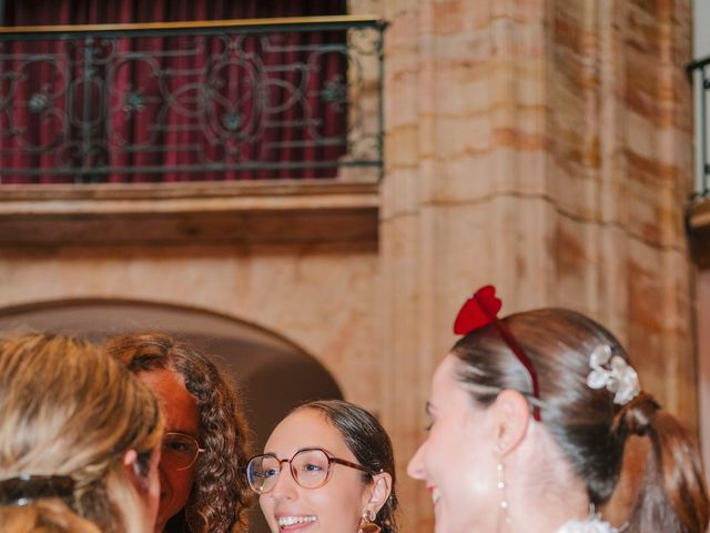 La boda de Juan Carlos y Eva en Oviedo, Asturias 145