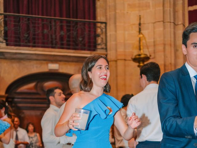 La boda de Juan Carlos y Eva en Oviedo, Asturias 146