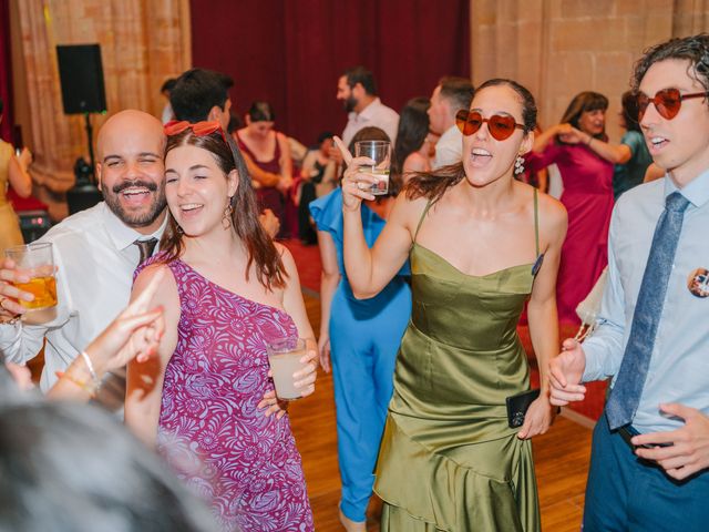 La boda de Juan Carlos y Eva en Oviedo, Asturias 147