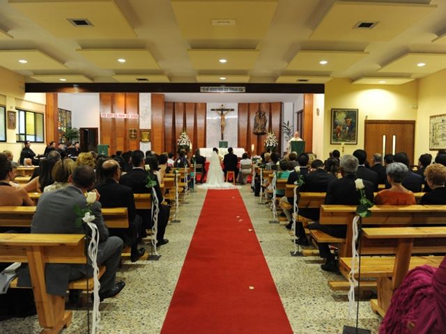 La boda de Mario y Carolina en León, León 5
