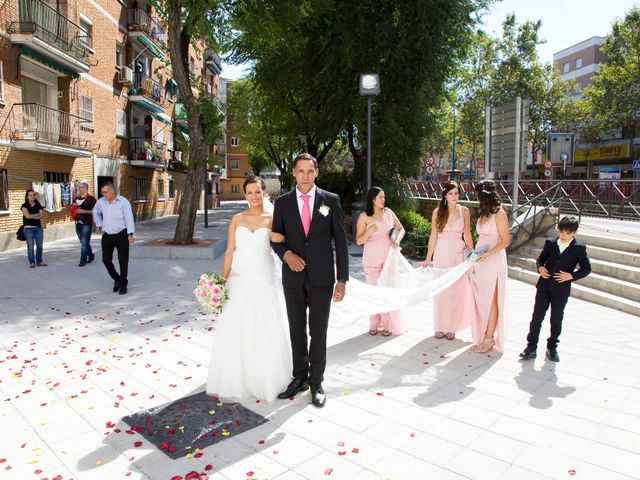 La boda de Javier y Alba en Madrid, Madrid 11
